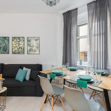 Center Okraglak Gwarna By Renters *