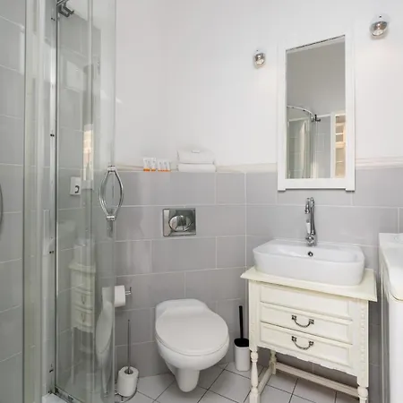 Center Okraglak Gwarna By Renters *